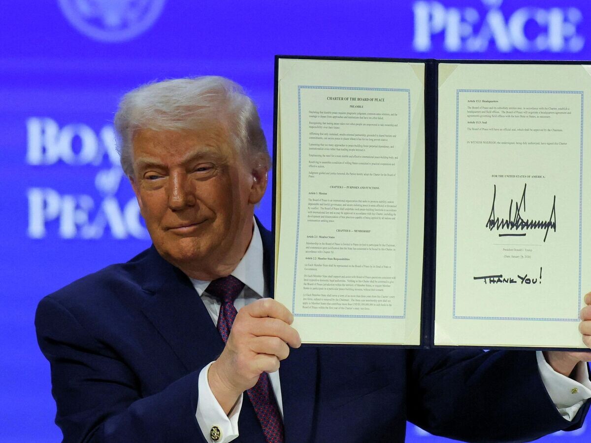    Президент США Дональд Трамп после подписания устава "Совета мира" в Давосе | © REUTERS / Denis Balibouse