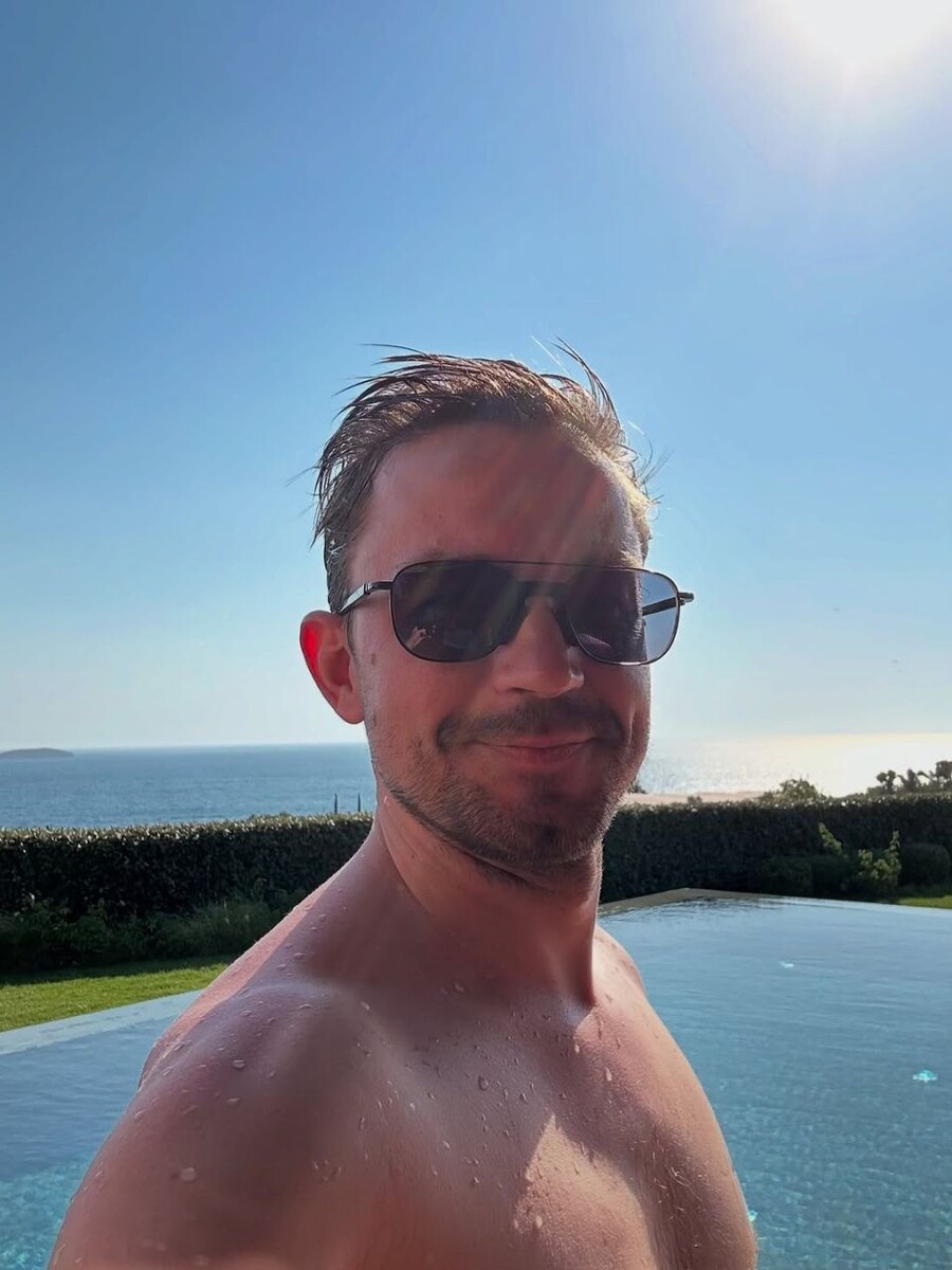    Александр Петров. Источник: @actorsashapetrov*