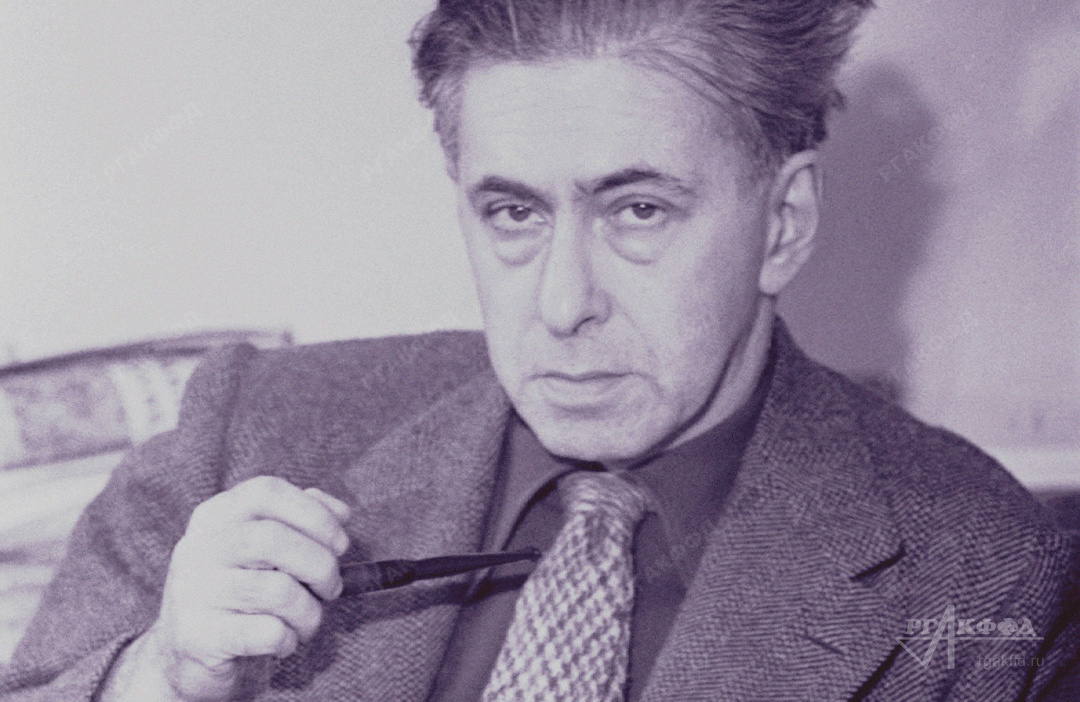 Советский писатель И.Г. Эренбург у себя дома / Москва. Декабрь 1957 г. / Фотограф: Д.Г. Шоломович / РГАКФФД. Арх.№ 0-321555