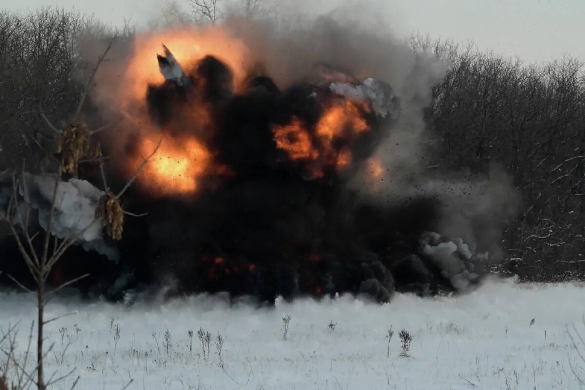    Взрыв противотанковой мины ТМ-62.