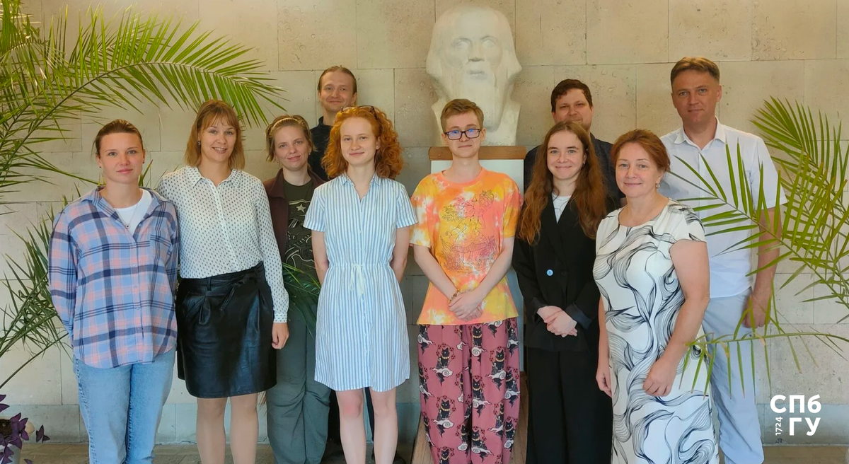 Коллектив лаборатории плазмонно усиленной спектроскопии и биоимиджинга СПбГУ. Фото предоставлено Еленой Соловьевой