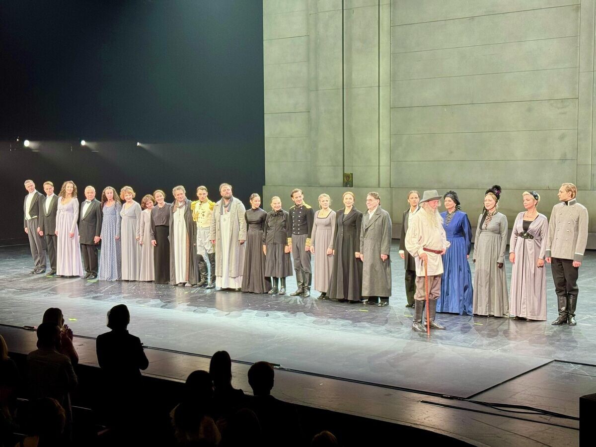    Спектакль Театра имени Евгения Вахтангова "Война и мир", Дубайская опера | © РИА Новости / Анастасия Мельникова