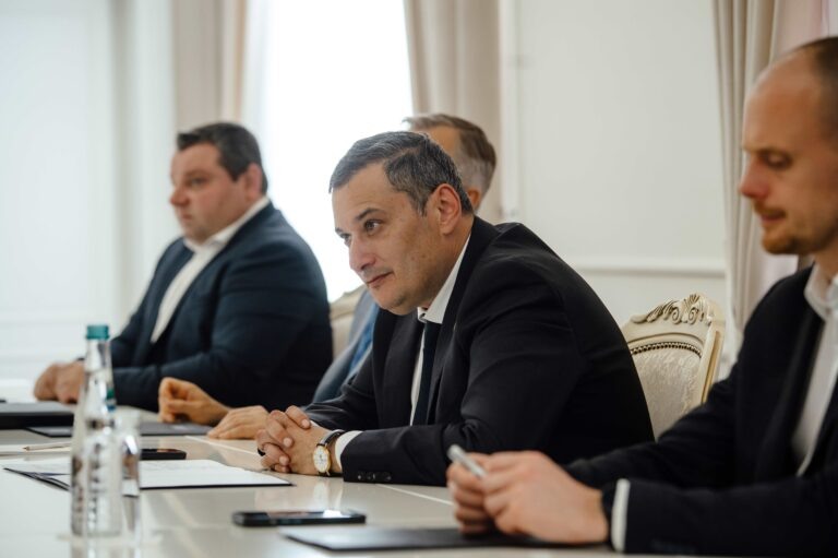    Фото пресс-службы губернатора Курской области Константин Большаков