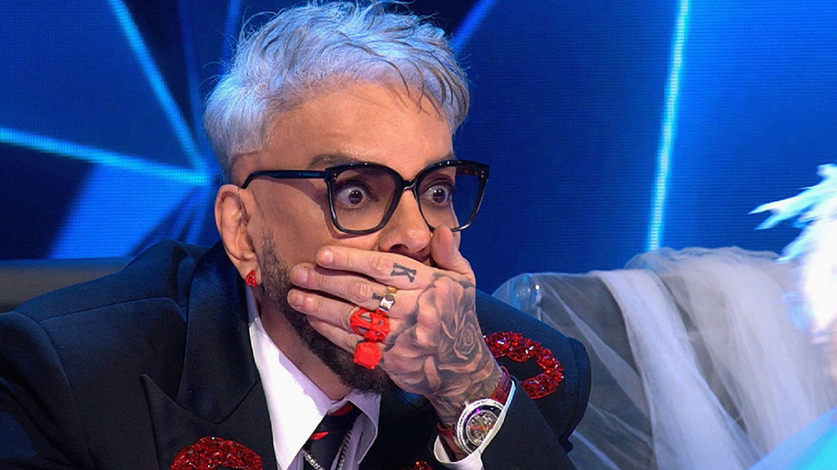 Фанатка перевела "Филиппу Киркорову" 100 тысяч, чтобы он приехал к ней в гости в Саратовскую область