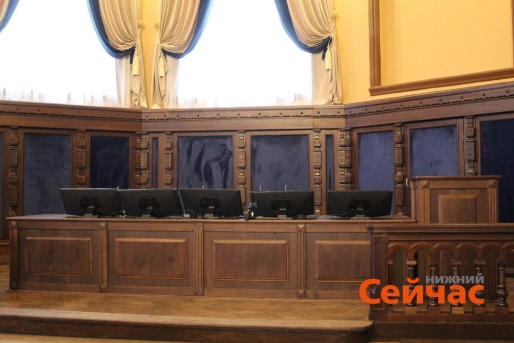    Большой зал суда выполнен в синих тонах Иван Воробьев