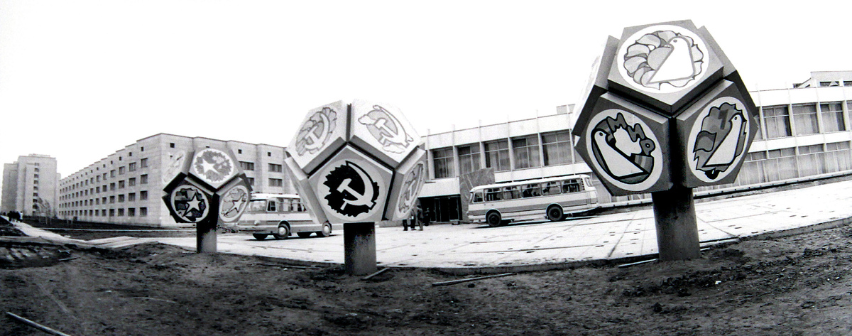 Малые архитектурные формы на улице Академика Рубаненко.