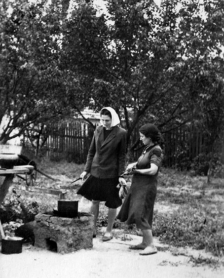 Садовая печь-горнушка. 1950, Сталино.