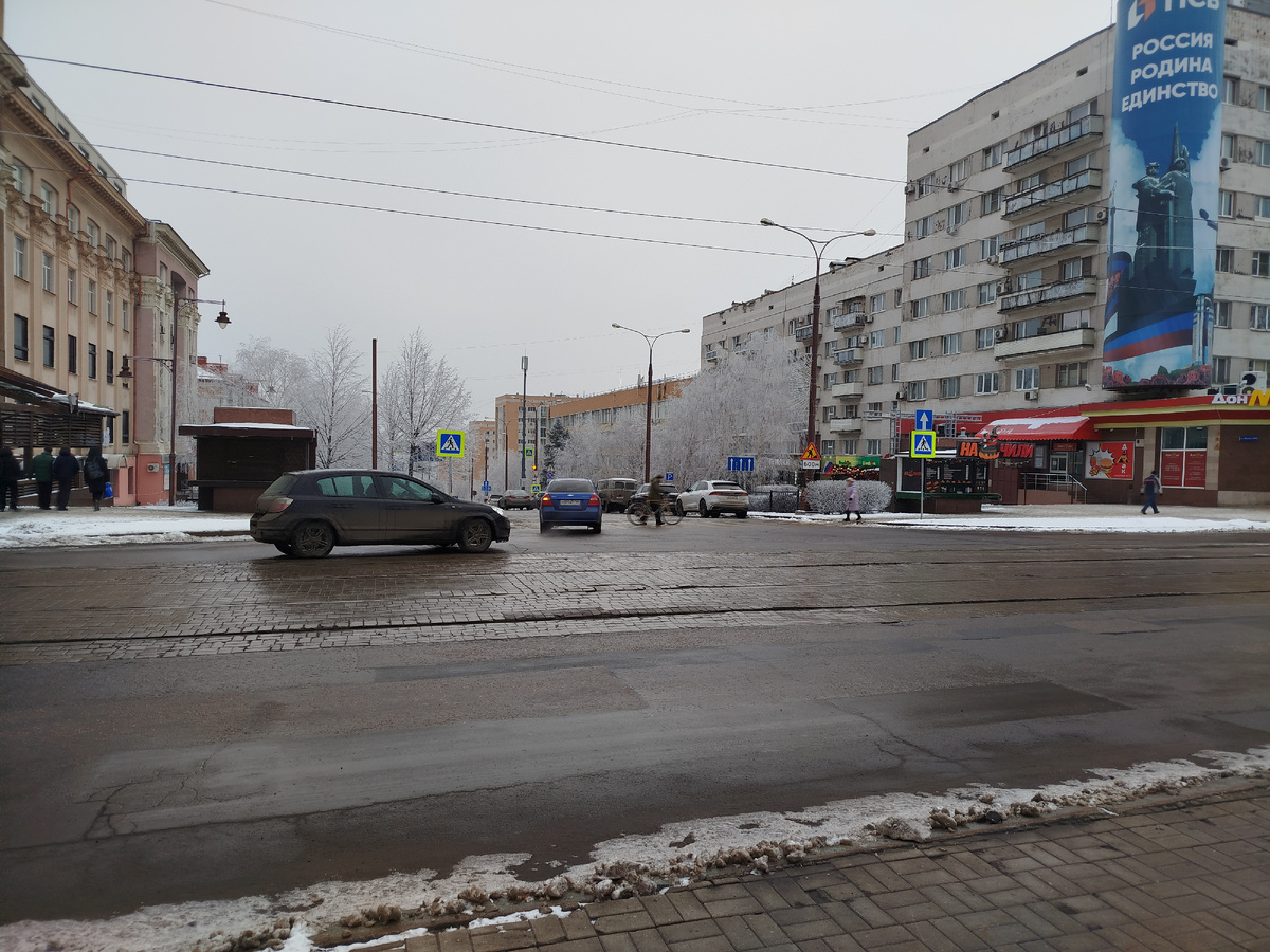 Начало проспекта Ильича. Спуск от площади имени Ленина к Набережной Кальмиуса.