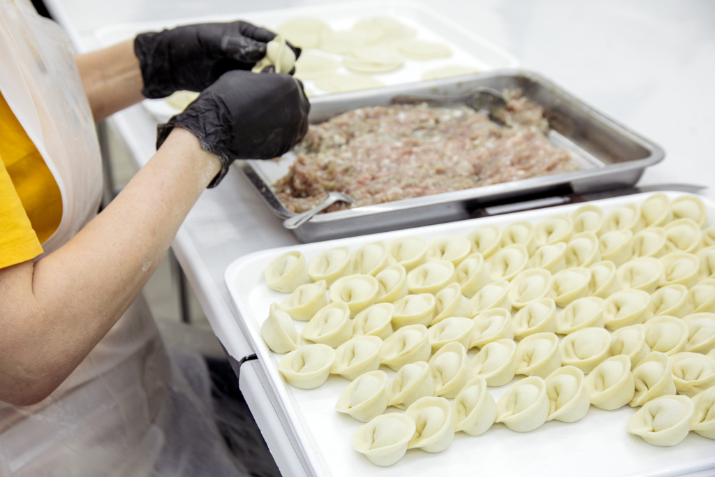    Роспотребнадзор разъяснил югорчанам, при каких условиях можно готовить пельмени дома на продажу