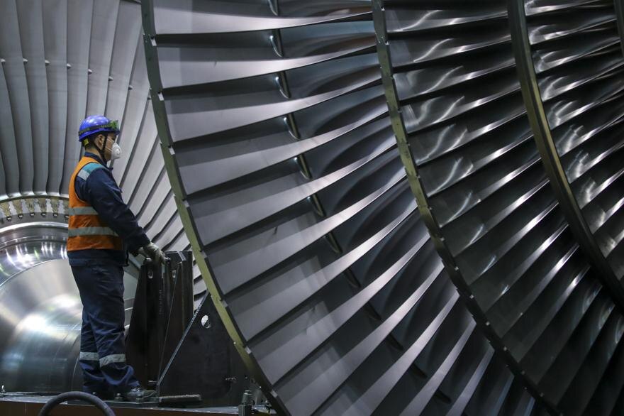 Петр Ковалев / ТАСС📷Сборка первой российской тихоходной паровой турбины мощностью более 1250 МВт на производственной площадке ЛМЗ ОАО «Силовые машины».