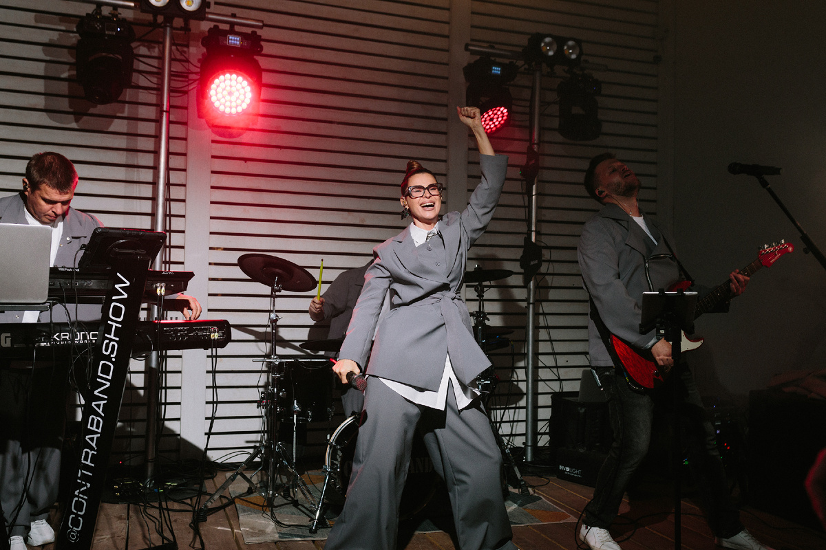 Кавер-группа "Контрабанда" на веранде банкетной площадки "Форест"