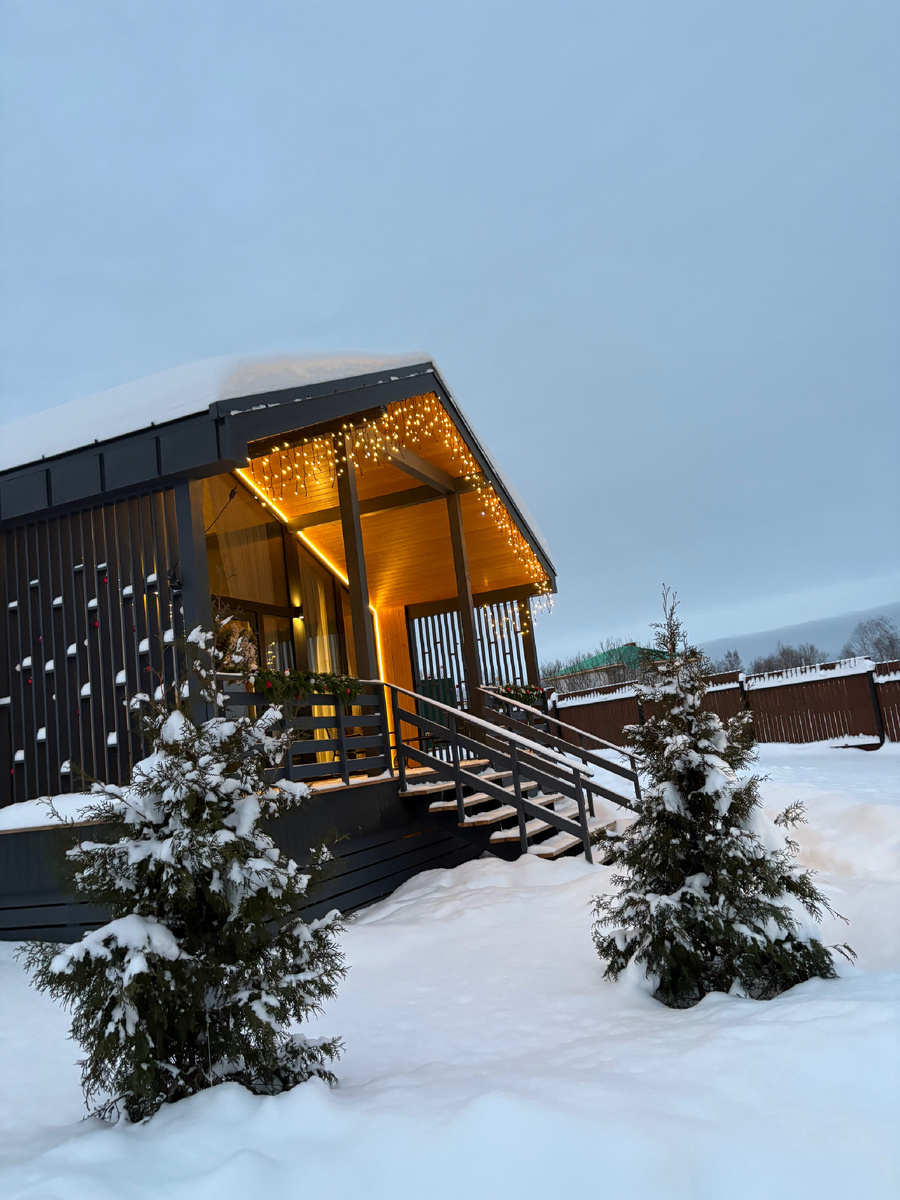 Дом №4 у гостевых домов Хвоя в деревне Алёхново