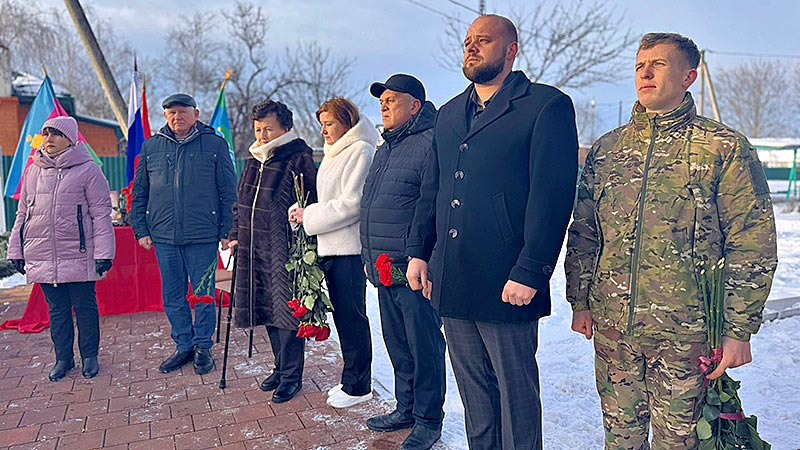    Юнармейцы Курганинска почтили память Героя России Валерия Очеретного