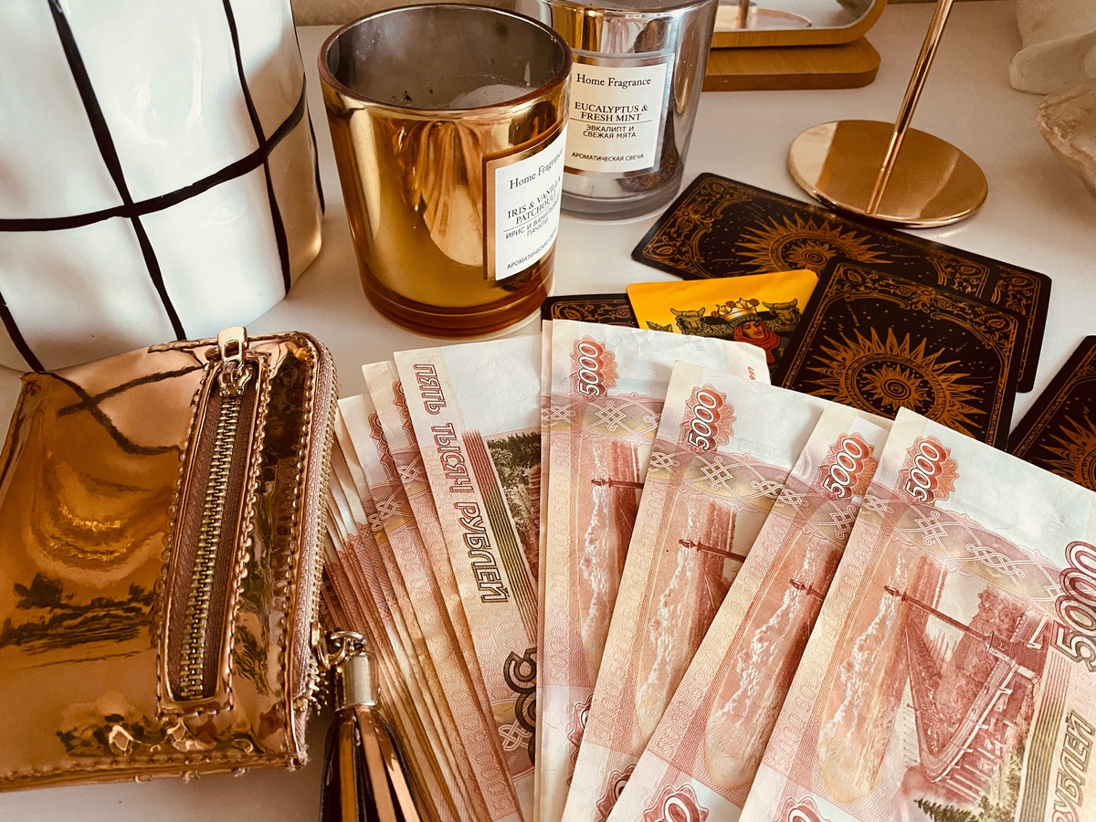 С любовью к каждому ,Наташа Эльберг- более 25 лет непрерывно практикующий энергопсихолог, кризисный психолог, синестет, автор книг-бестселлеров , автор методики ментальной трансформации и коррекции любых жизненных ситуаций с помощью специальных энергетических практик. Автор - мастер энергетического таро