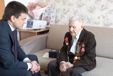     Почётный гражданин Красноярска Александр Матвеев отмечает 100-летний юбилей