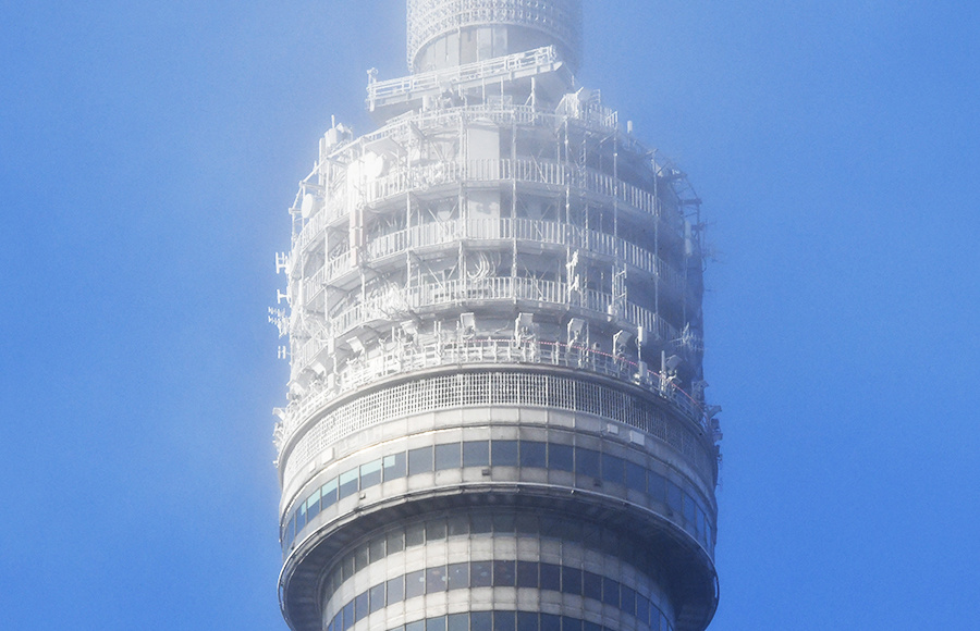 Останкинская телебашня в столице покрылась ледяной коркой