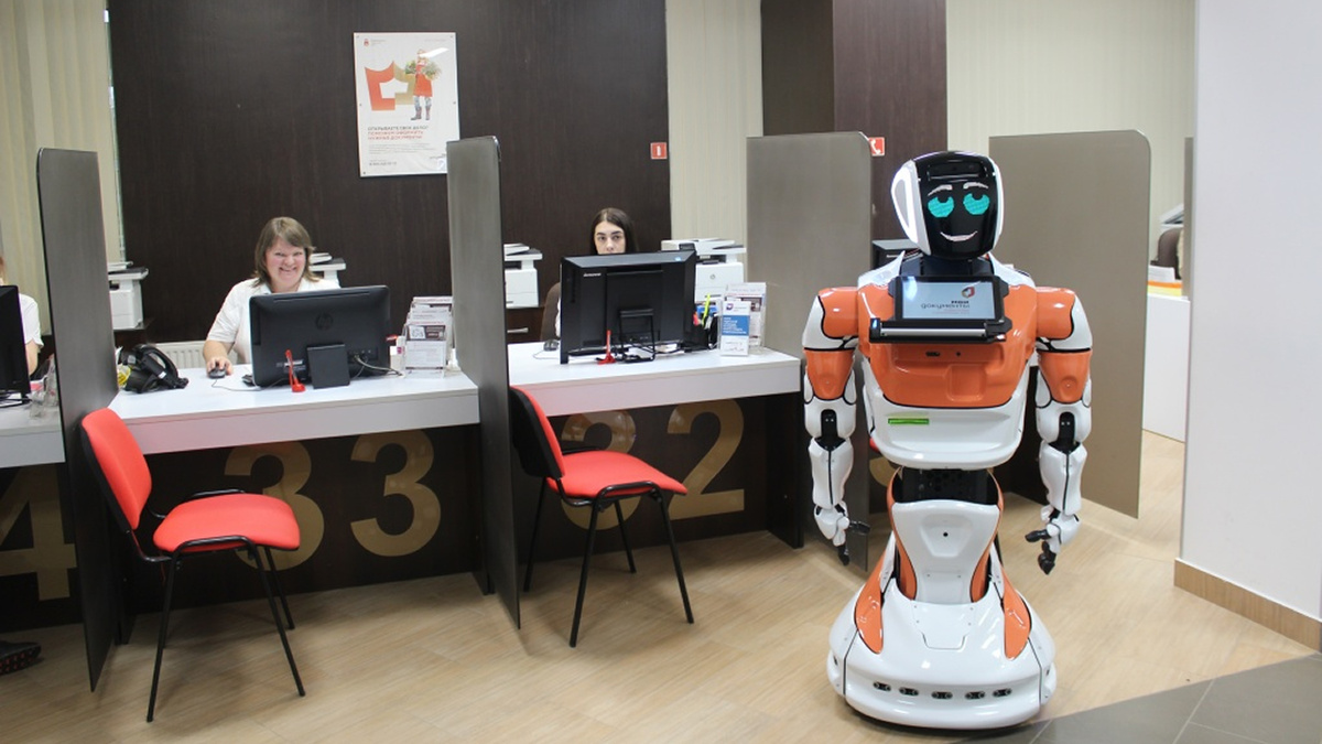 Роботы и биометрия в МФЦ: комфорт для молодых и безопасный выбор для старших