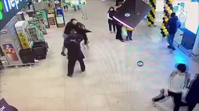 СК назвал причину смерти покупателя в ТЦ в Петербурге и потребовал ареста подозреваемых