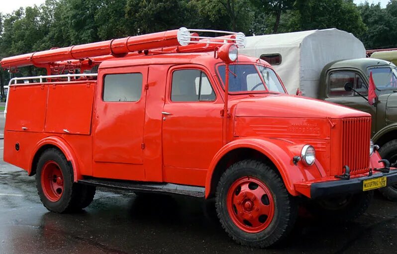 Пожарные, ассенизаторы, хлебовозы: спецверсии советских авто.