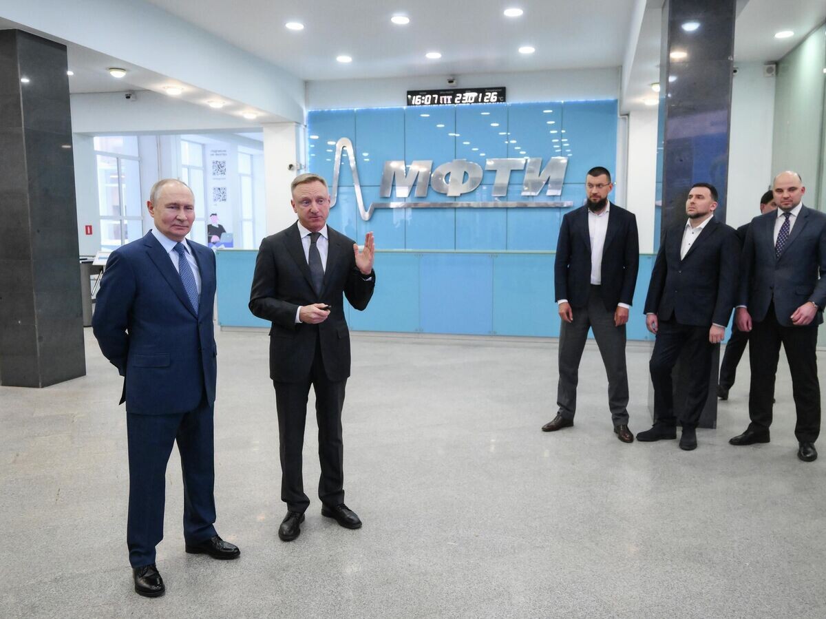    Президент РФ Владимир Путин посещает Московский физико-технический институт | © РИА Новости / Григорий Сысоев