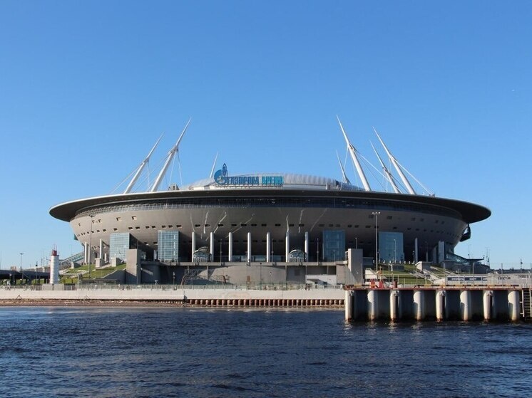     С 1 января 2005 года на спортивных площадках запрещено продавать пиво. Фото: архив МК в Питере