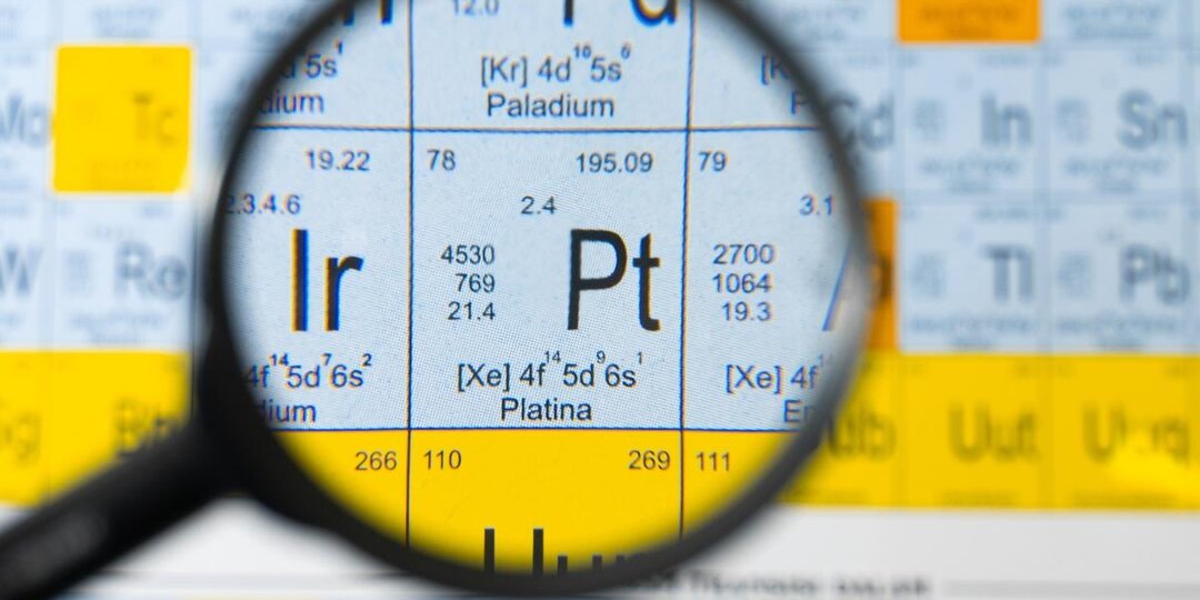 Цены на платину превысили $2700 за унцию и обновили исторический максимум