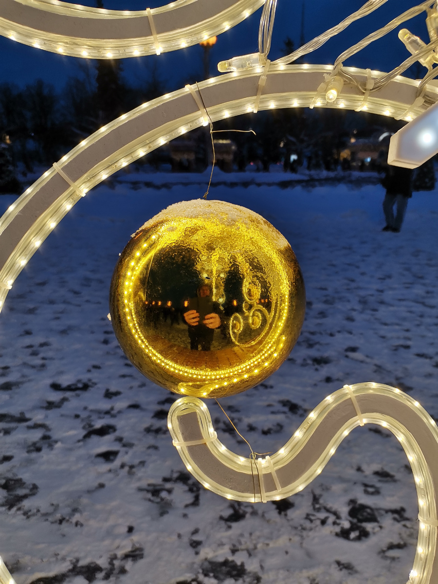 Всё отражается во всём! Свет и тьма проявляют друг друга. Они взаимодействуют друг с другом! В результате образуется жизнь! Как далеко она зашла в своём развитии?