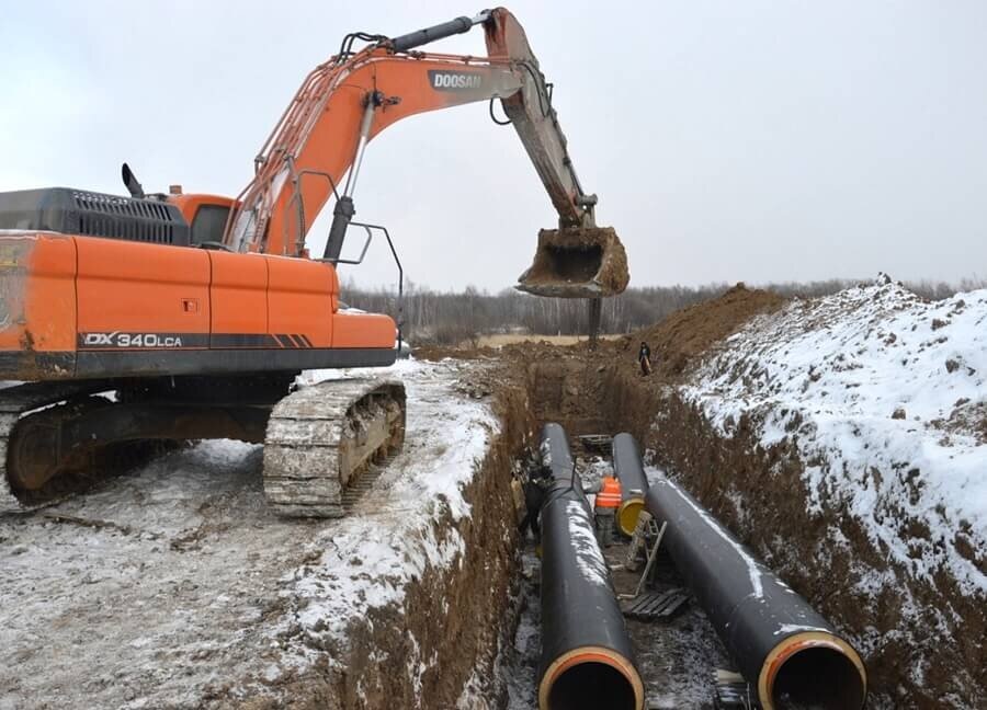 Трубы оснащены датчиками порывов, которые повысят контроль эксплуатации и надёжность работы теплотрассы. Источник: plastics.ru