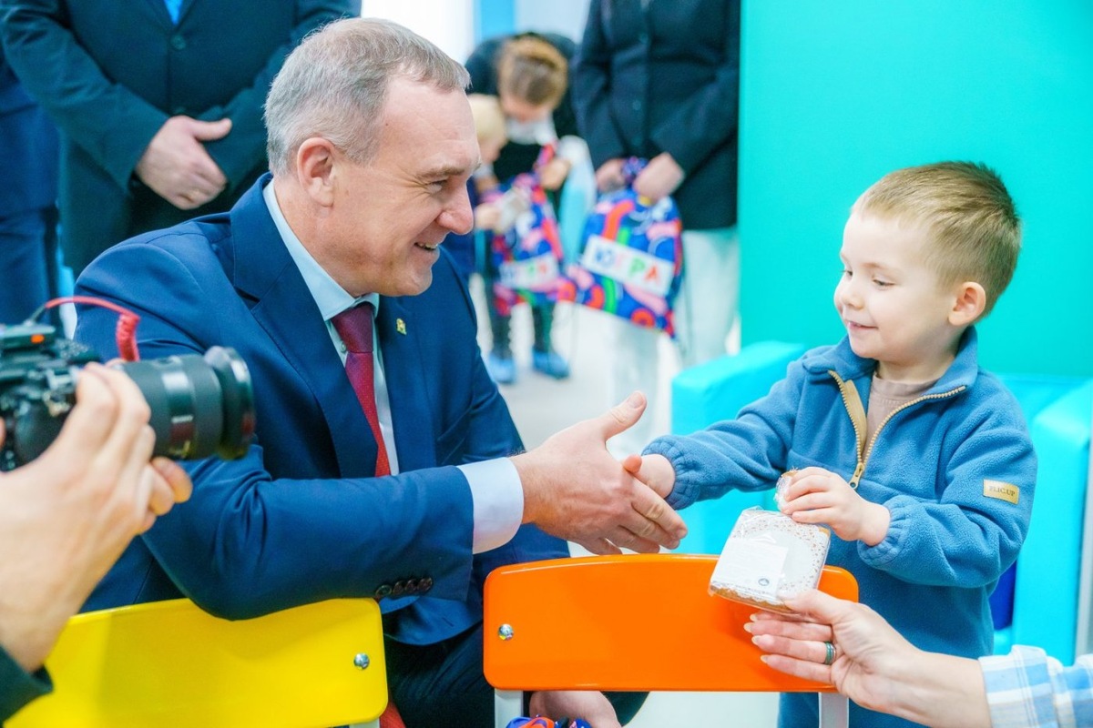    Губернатор ХМАО оценил комнату матери и ребенка в Югорском госуниверситете