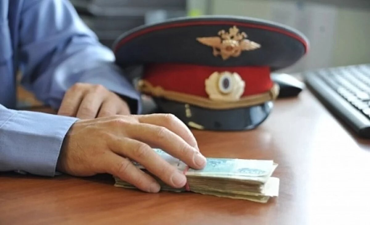   Белгородец, чтобы избежать наказания, предложил 300 тыс. руб. полицейскому