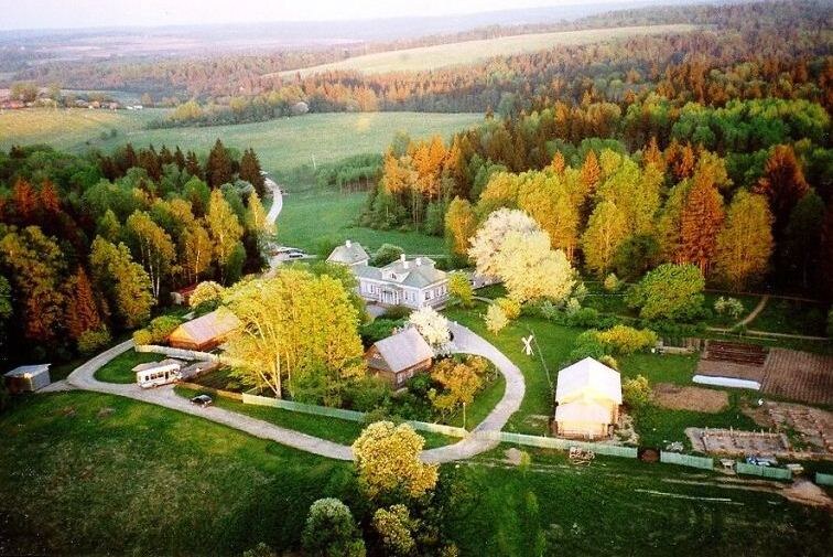 Государственный мемориальный музей-заповедник Д.И. Менделеева и А.А. Блока - усадьба Шахматово. источник фото: https://ya.ru/images/search?img_url=https%3A%2F%2Fic.pics.livejournal.com%2Fhaydamak%2F8610330%2F605295%2F605295_ori