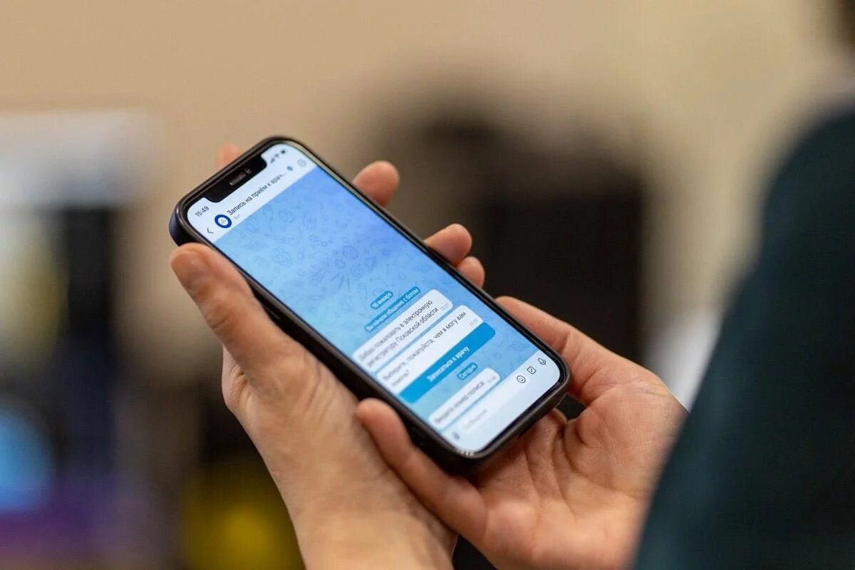    Жители Псковской области могут записаться к врачу через мессенджер MAX