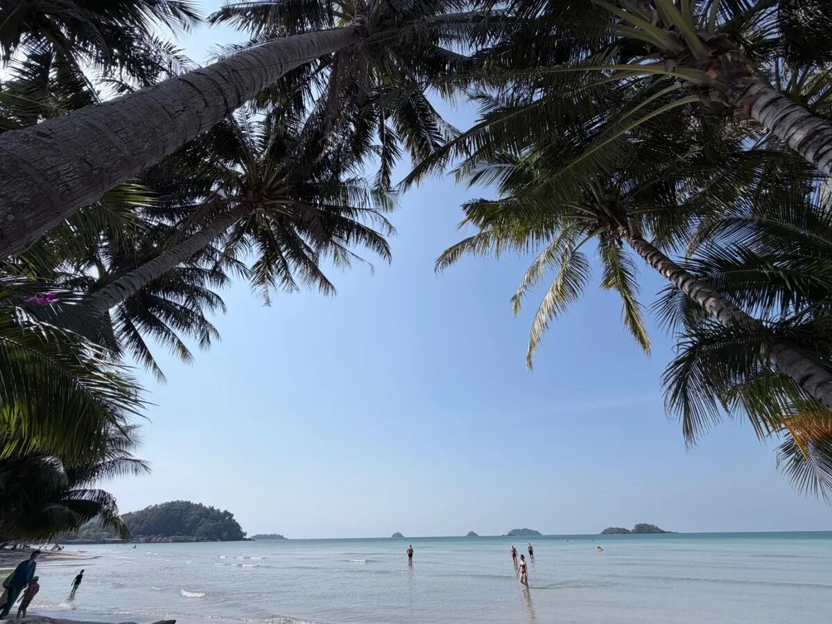    На пляжах Ко Чанга можно по-настоящему расслабиться. Ко Чанг. Таиланд. Фото: АТОР