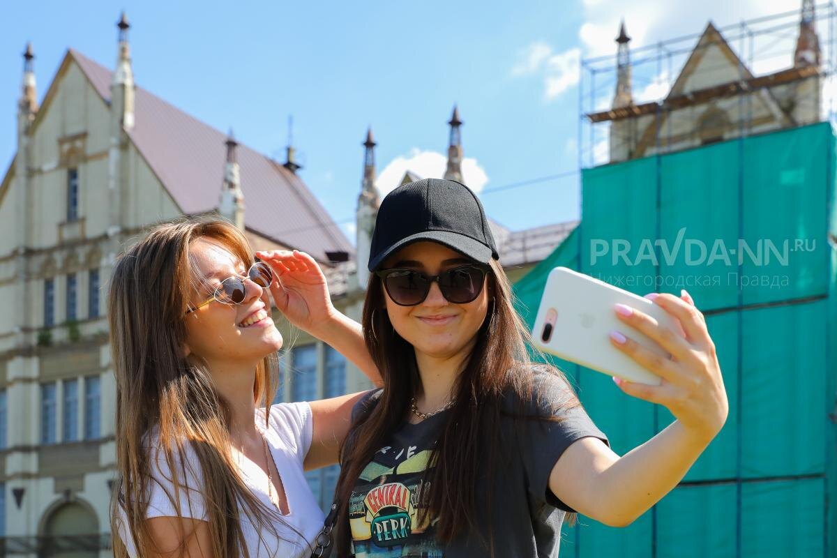    Самокритика и сравнение себя нынешнего с фотографиями из прошлого могут негативно повлиять на самооценку