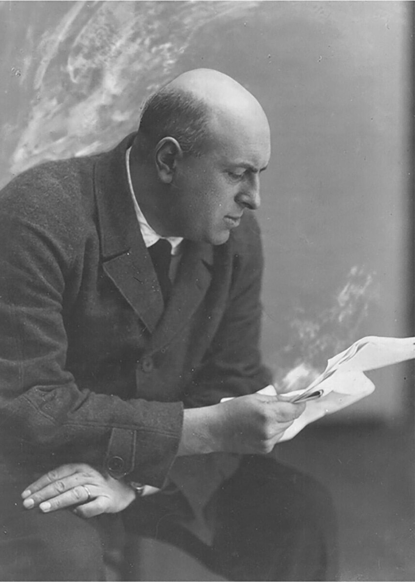 МХТ имени А. П. Чехова📷Василий Сахновский был первым ректором Школы-студии МХАТ в 1943-1945 годах. Ставил в 1937 году «Анну Каренину» по Л. Н. Толстому (совместно с Немировичем-Данченко)