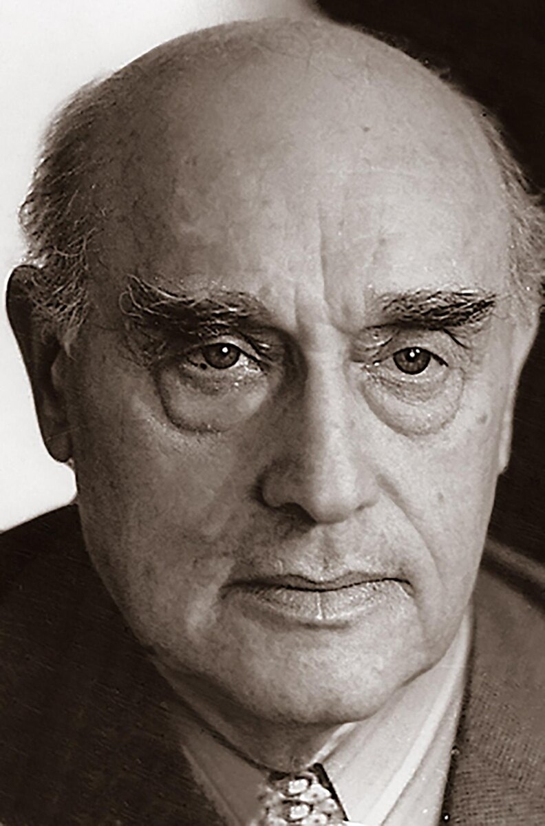 МХТ имени А. П. Чехова📷Вениамин Радомысленский руководил Школой-студией МХАТ с 1945 по 1980 год. Утвердил в учреждении методику обучения на основах «системы»