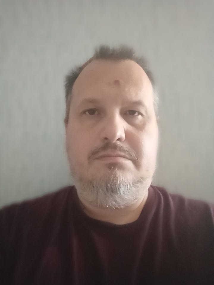 Образование высшее, в группу риска не попадает