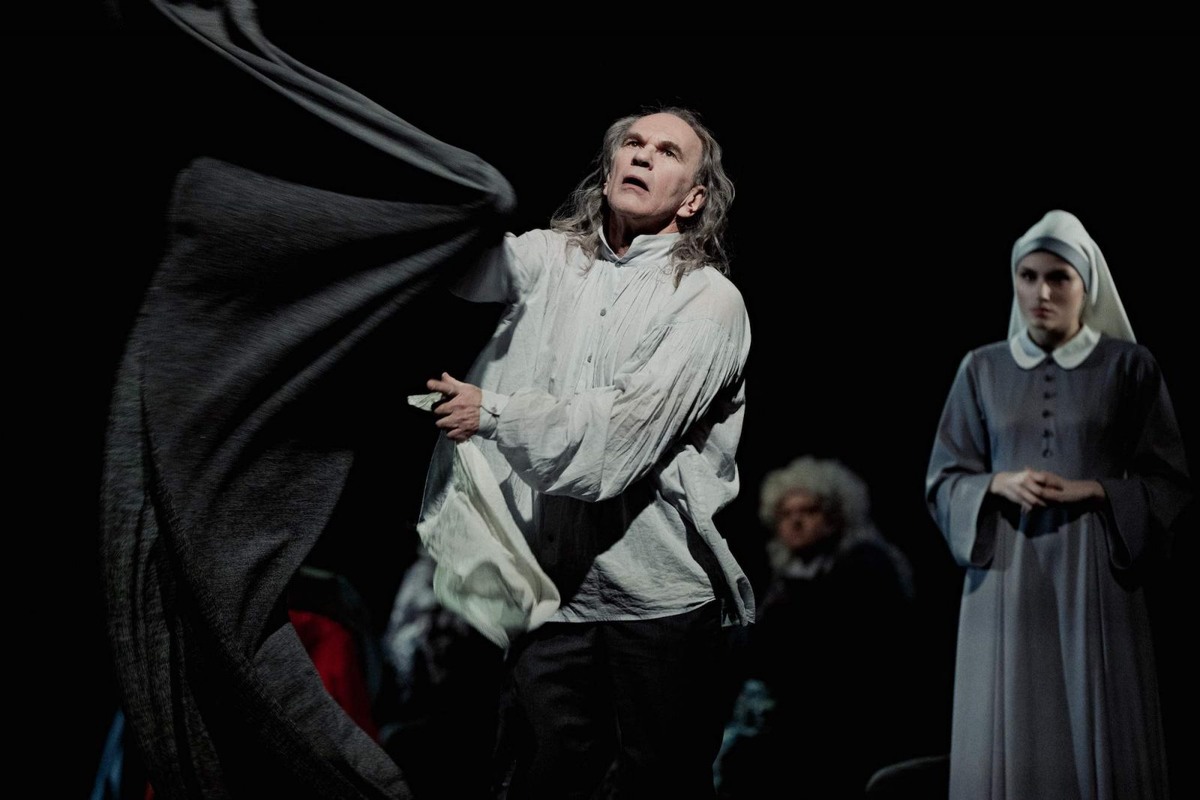 Фото с сайта театра Вахтангова https://vakhtangov.ru/show/amadeus/