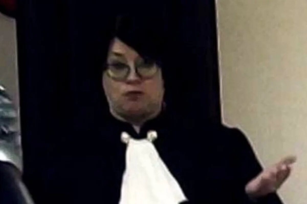    В Самаре разгорается скандал из-за судьи, которая отпустила преступников