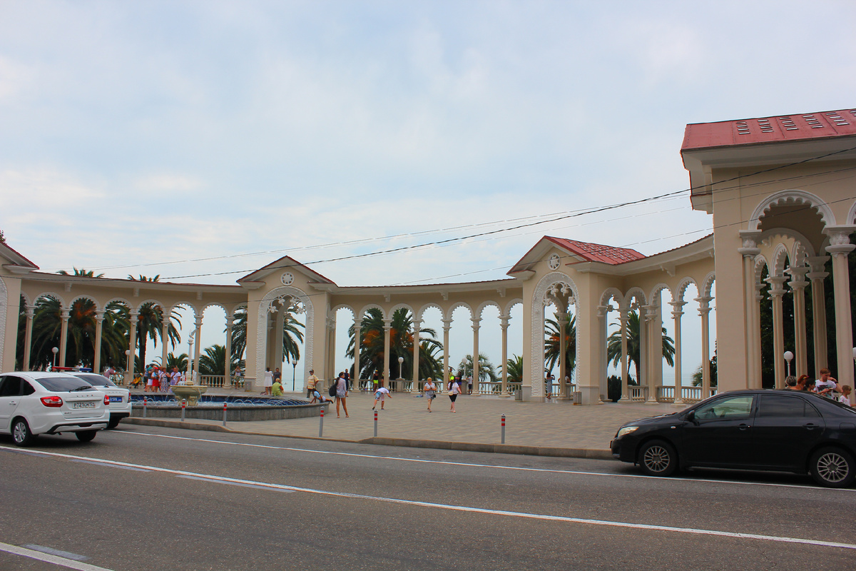 Колоннада Старой Гагры