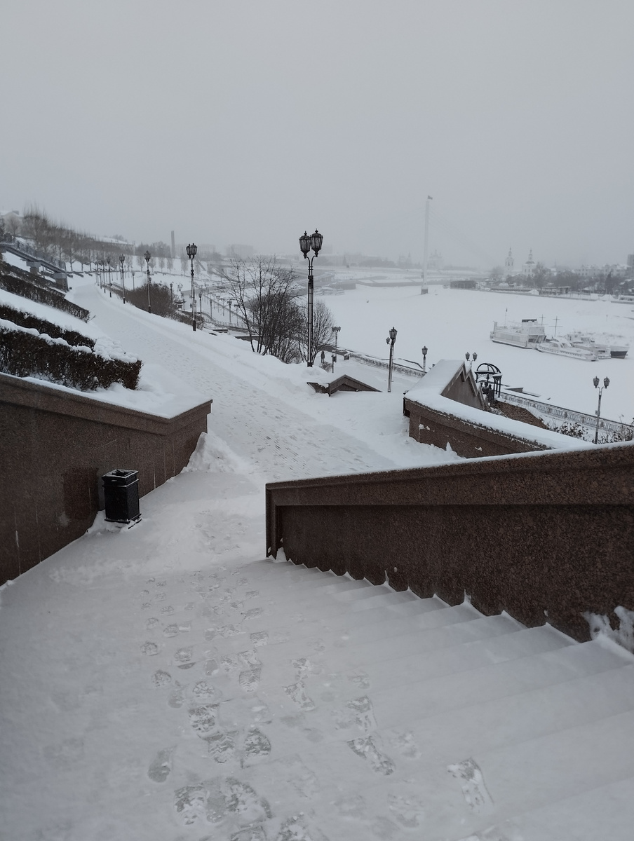 Лестница, соединяющая ярусы 