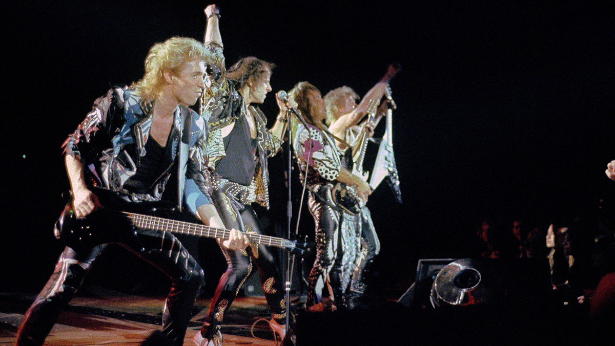   Rudi Keuntje / Imago / Future Image / TASS- Фрэнсис Бухгольц (на первом плане), во время выступления группы Scorpions