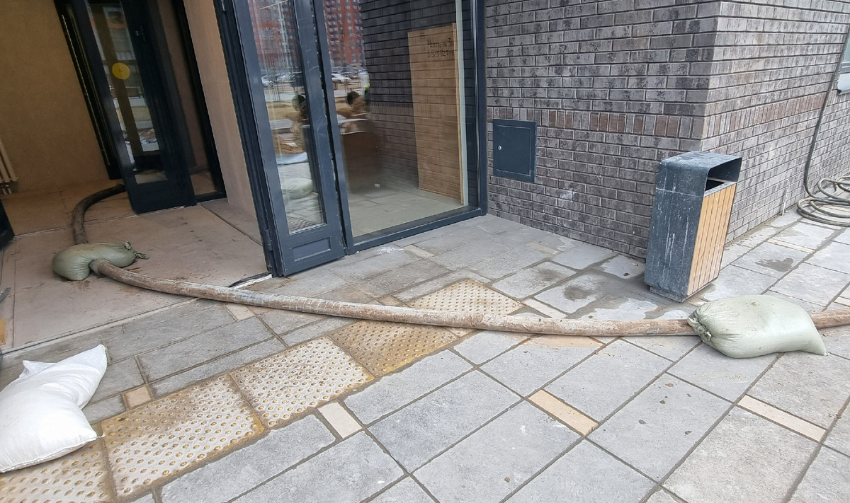 Доставка цементно-песчаной смеси на нужный этаж новостройки