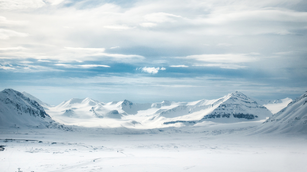     Фото: Knut Arne Gjertsen/Shutterstock/FOTODOM Арктика нагревается примерно в четыре раза быстрее, чем в среднем по планете.