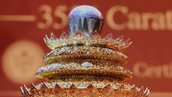 Сапфир весом более 3,5 тысяч карат