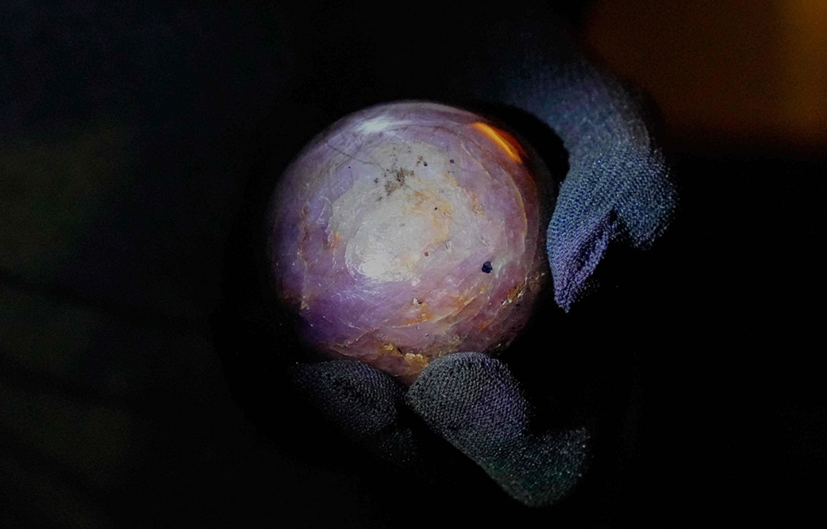 Сапфир весом более 3,5 тысяч карат