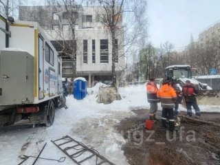 В Уфе устранили утечку воды на улице Достоевского