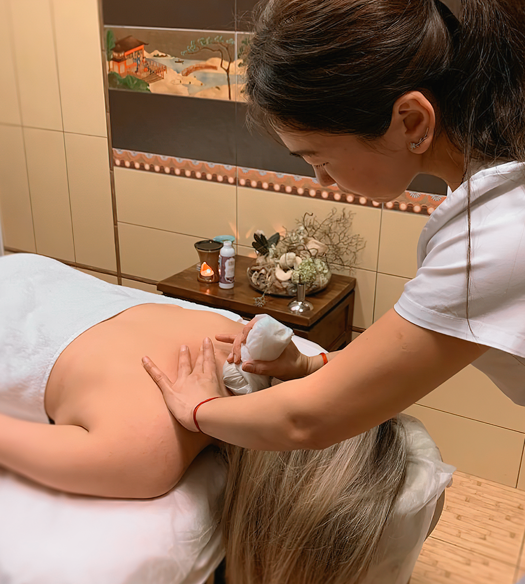 Тибетский массаж Ку-нье в клинике «Тибет» - наполняет тело теплом, повышает энергию, расслабляет тело и успокаивает нервы, дарит бодрость и повышает настроение.