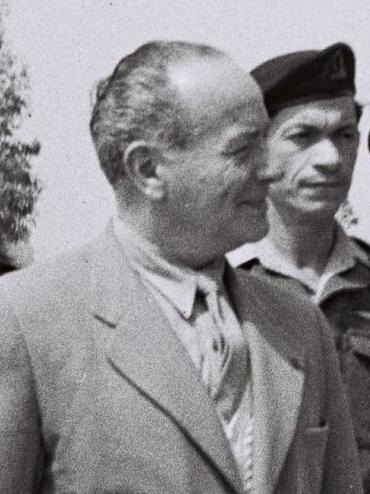 Пьер Арман Гастон Бийот (8 марта 1906, Париж — 29 июня 1992, Булонь-Бийанкур) — французский политик, военный деятель, дивизионный генерал (5 марта 1946). Самый результативный танковый ас в истории Франции (13 подбитых танков)