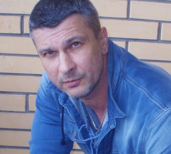 Мне 59 лет. Она сказала, что выйдет за меня, только если я оформлю на неё дачу. "Чтобы я была уверена в завтрашнем дне". Я отказался.